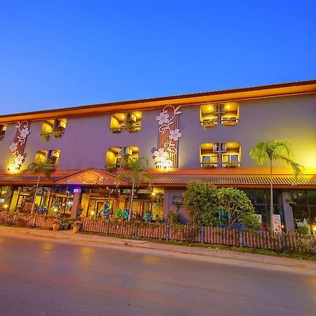 The Corner Hotel (Adults Only) Chiang Rai Exterior foto